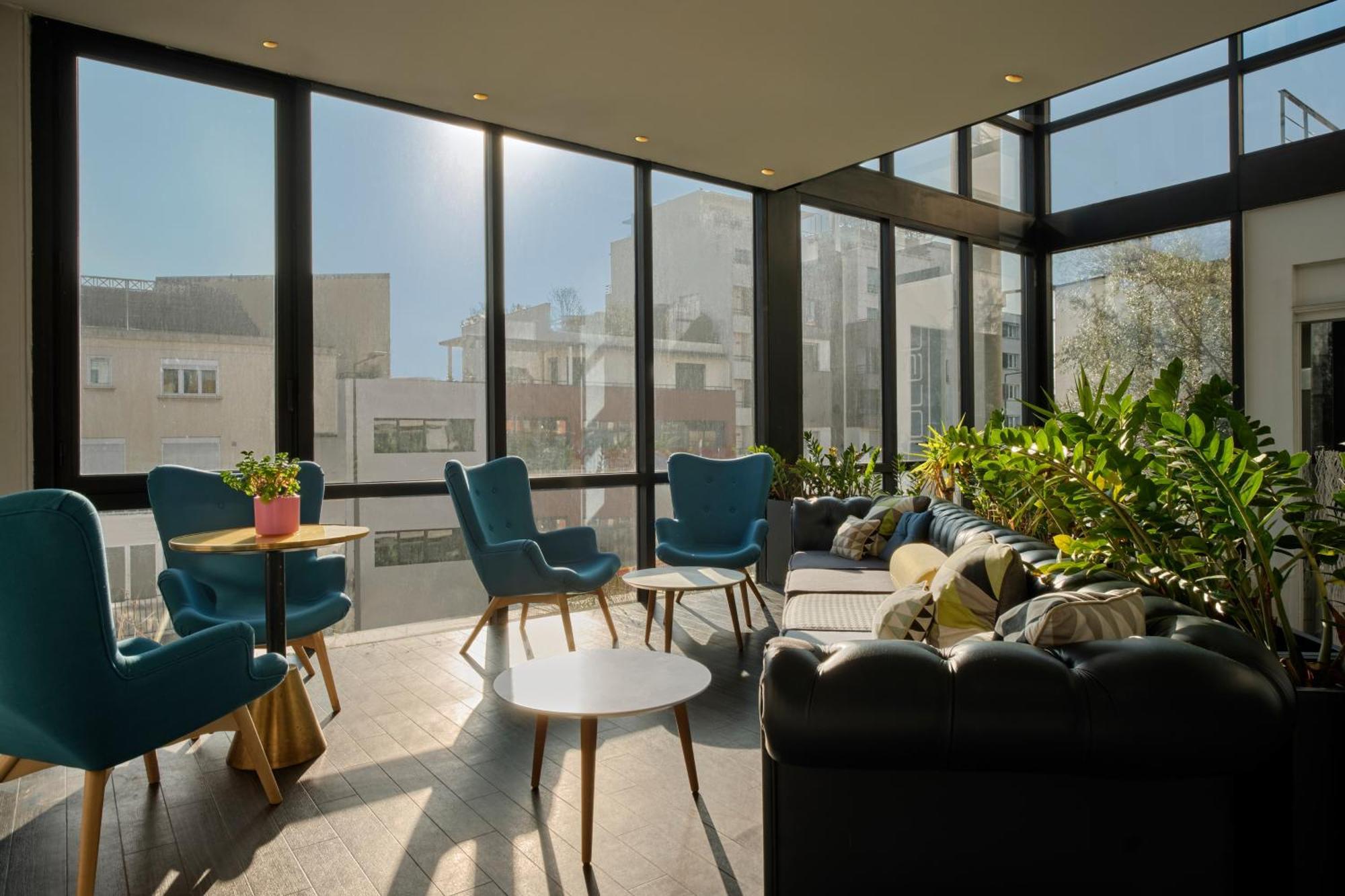 Hotel Atrium By Happyculture Suresnes Exterior photo