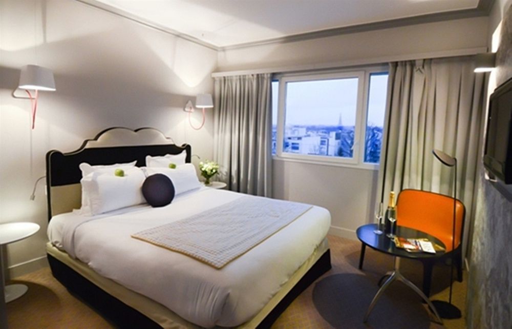 Hotel Atrium By Happyculture Suresnes Exterior photo